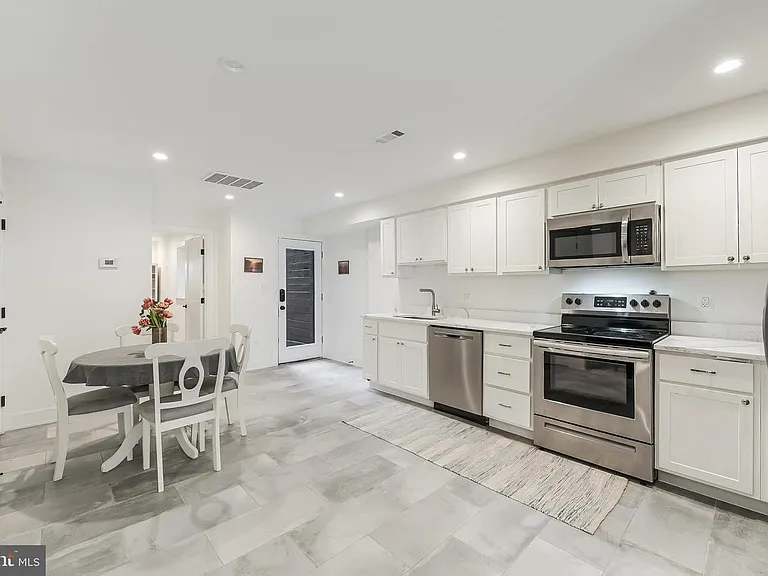648 F St NE #1 — Photo 2