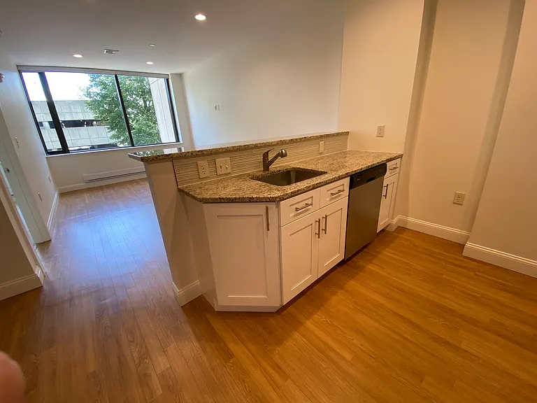 Red Oak at 875 Elm Street — Photo 42