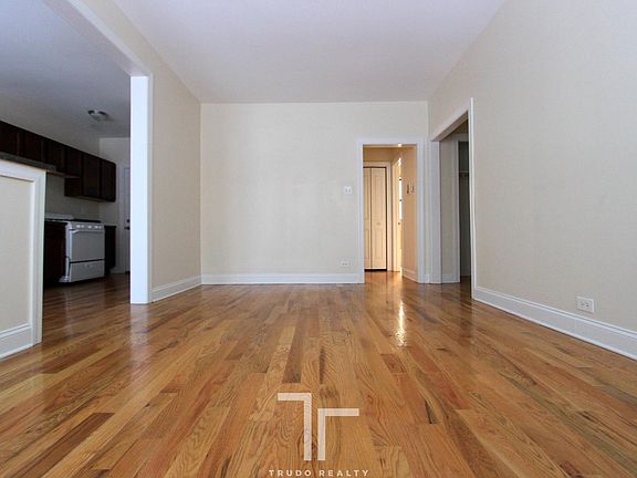 2nd image of 624 W Cornelia Ave APT 2N
