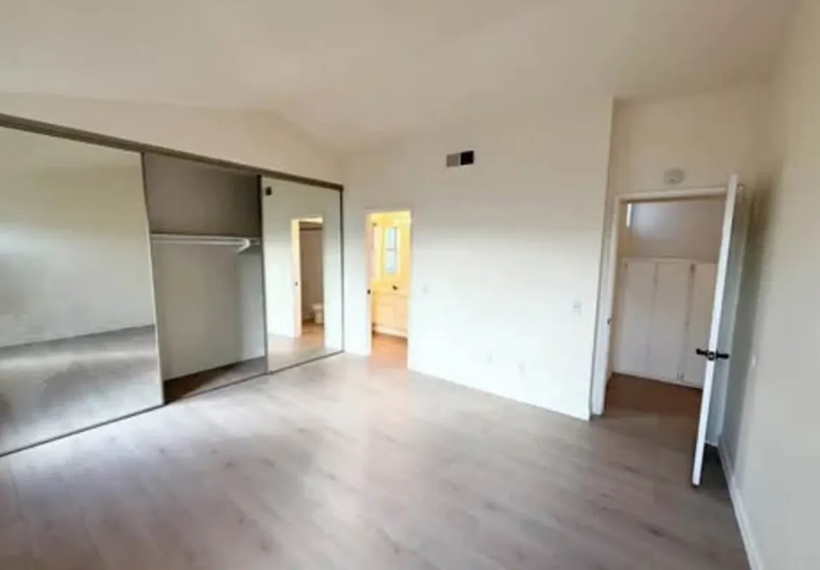 3 bed, 1500 sqft, $900 — Photo 1