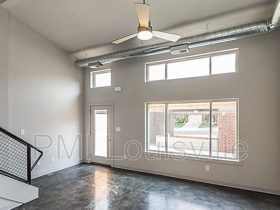 4th image of 19024 Thompson Ln