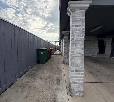 4th image of 2733 Naples St