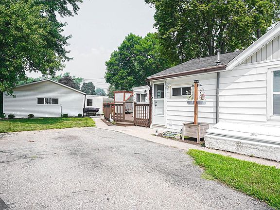 3rd image of 1723 Bainbridge STREET