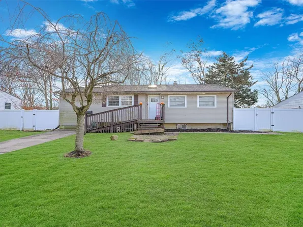 330 Delaware Avenue, Bay Shore, NY 11706