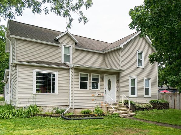 1221 Main St