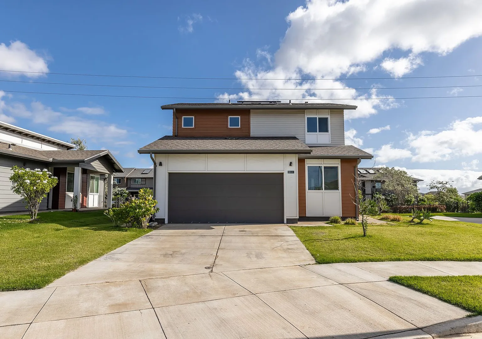Stunning 3-Bedroom and 2.5 Bathroom Home in the Heart of Lko at Ho'opili Prime Ewa Beach Location! — Photo 1