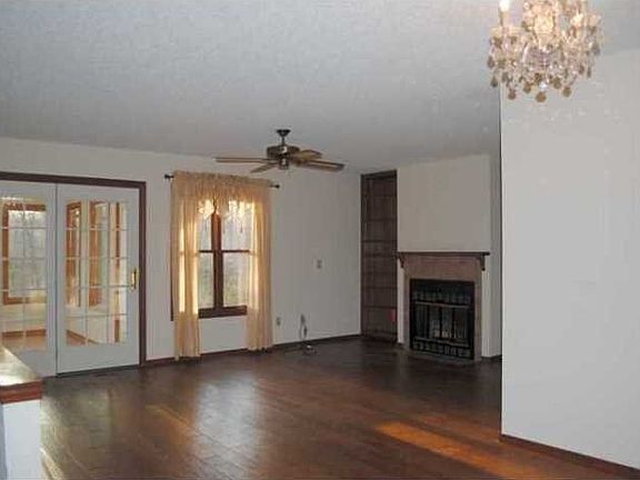 3rd image of 38 Sandwick Dr