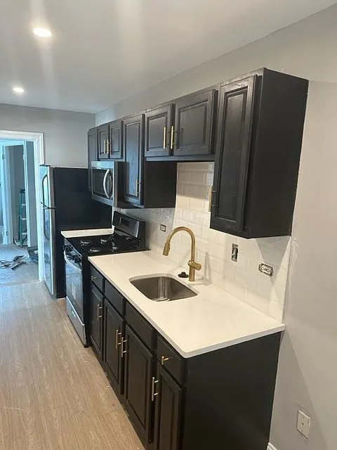 2 bed, 1000 sqft, $1,750 — Photo 1