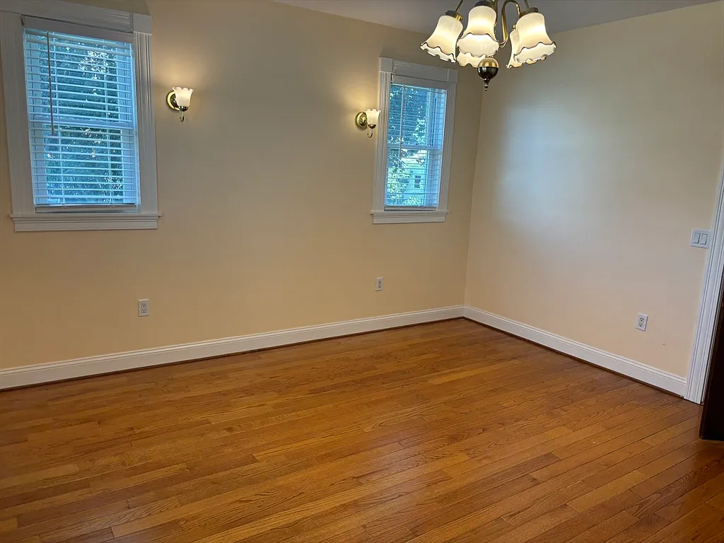 3 bed, 1.0 bath, 1500 sqft, $3,500 — Photo 4