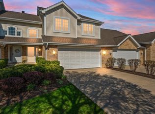 11404 S Foxwoods Ct, Oak Lawn, IL 60453