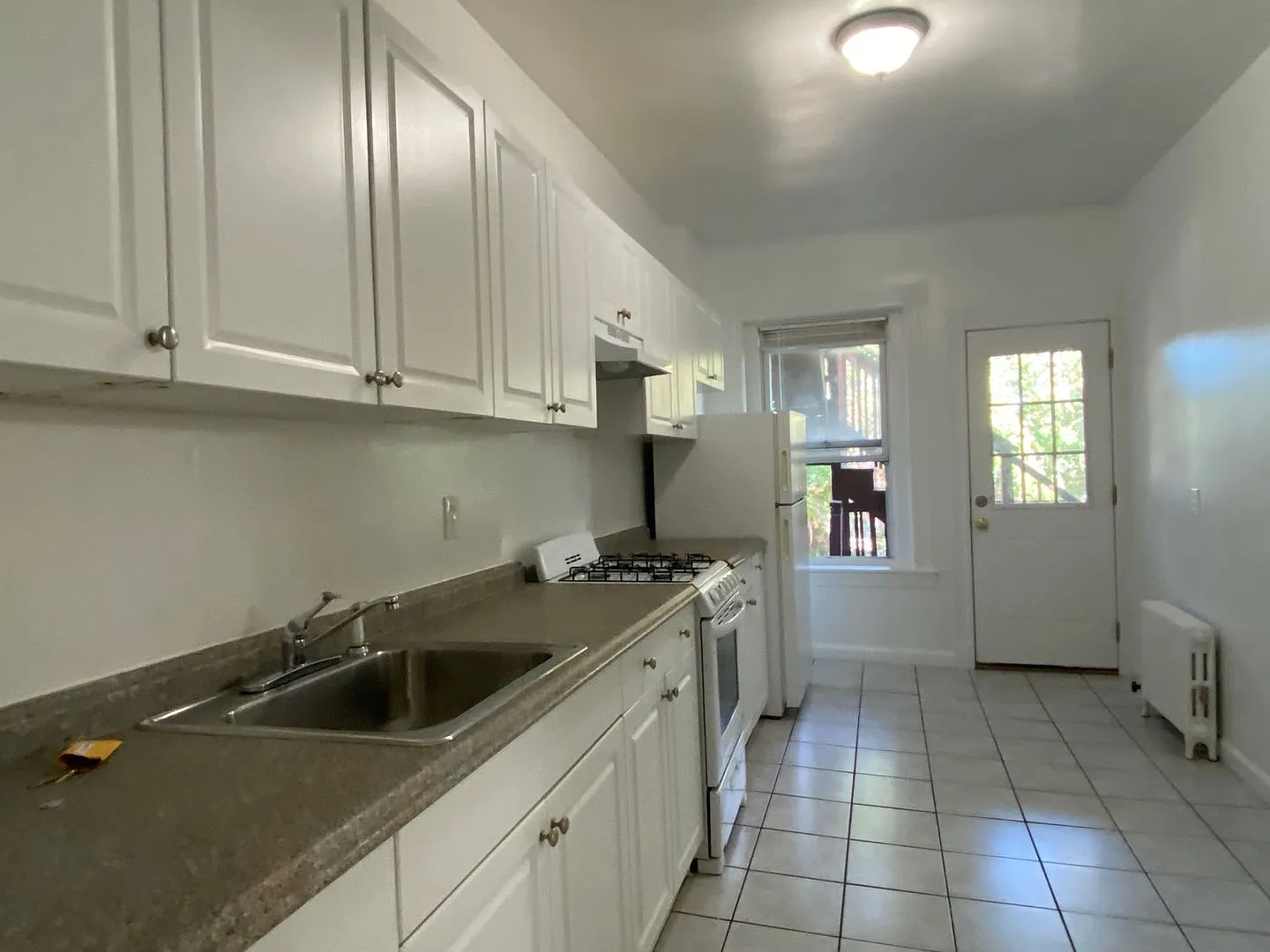 Nicely renovated 3 bed in Allston, near the Green Line and Boston University! — Photo 1