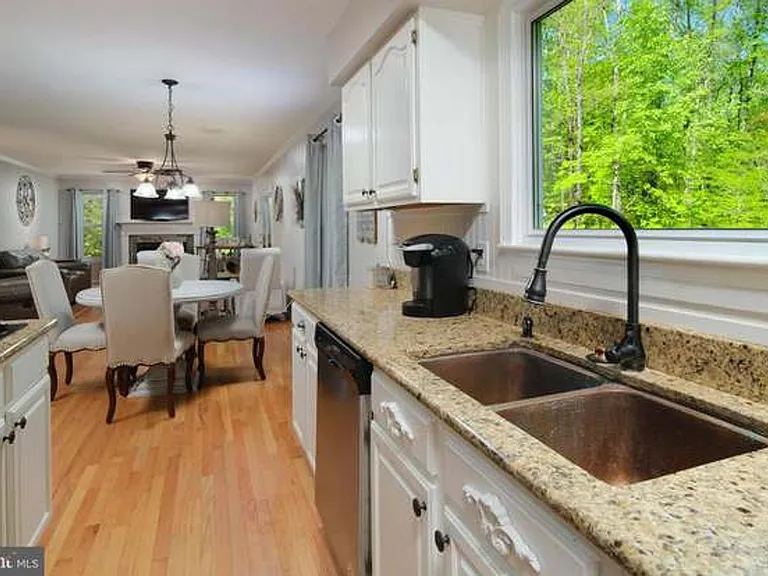 391 Windermere Dr — Photo 10