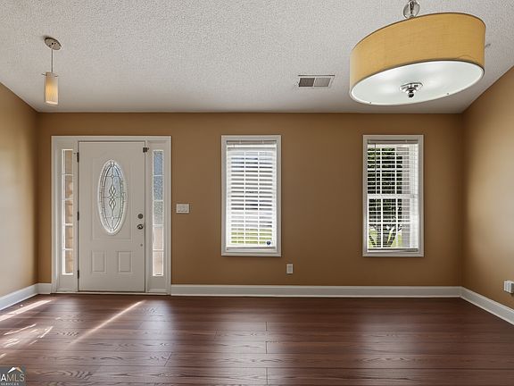 2nd image of 3125 Brookfield Dr