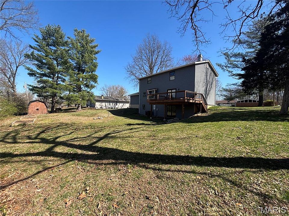 2nd image of 813 Red Oak Ln