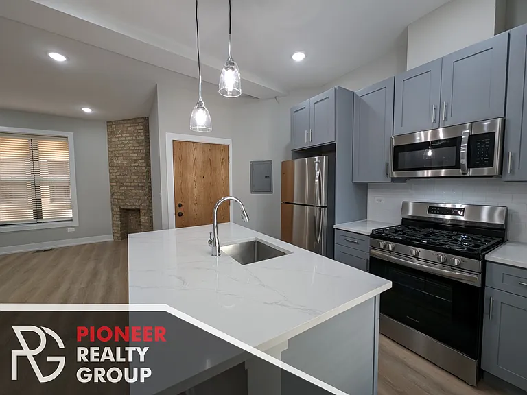 440 W Belden Ave #428-17 — Photo 4