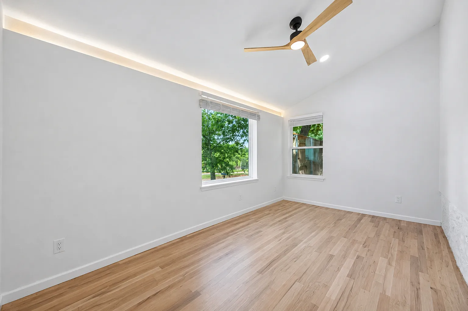 3 bed, 1360 sqft, $2,350 — Photo 1