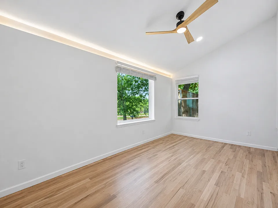 3102 W Jefferson Blvd