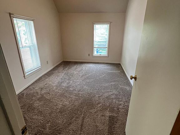 5th image of 205 E Elm St Floor 2