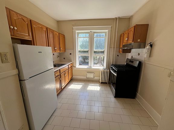 2nd image of 25 Hammersley Ave APT 7