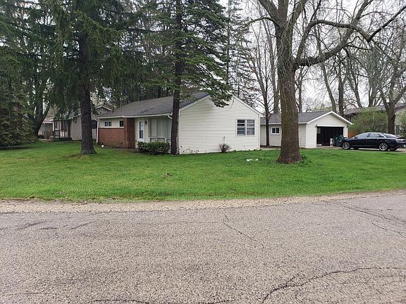 2nd image of 440 Linden Ln