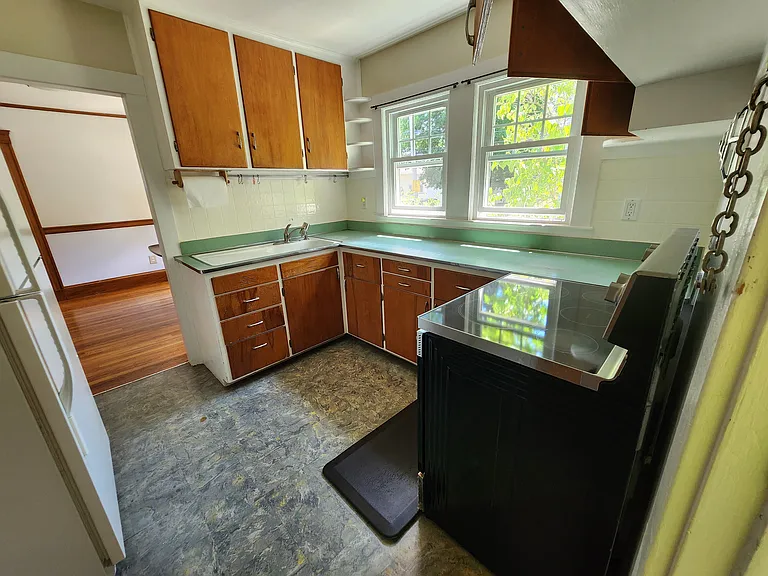 35 Bowker St — Photo 10