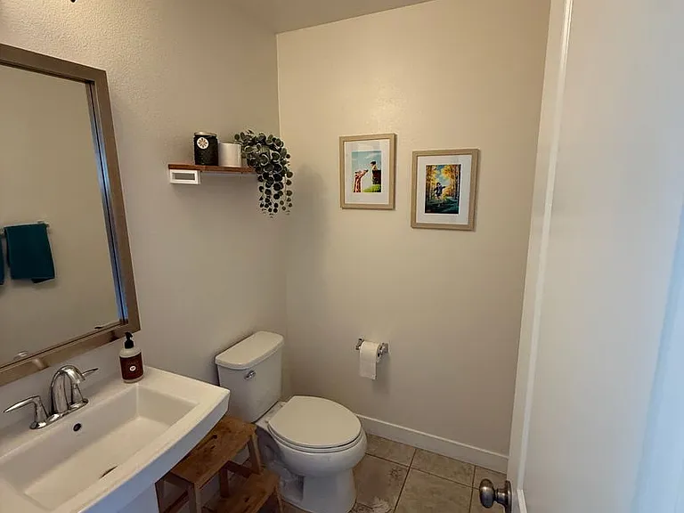 909 Brown St — Photo 5