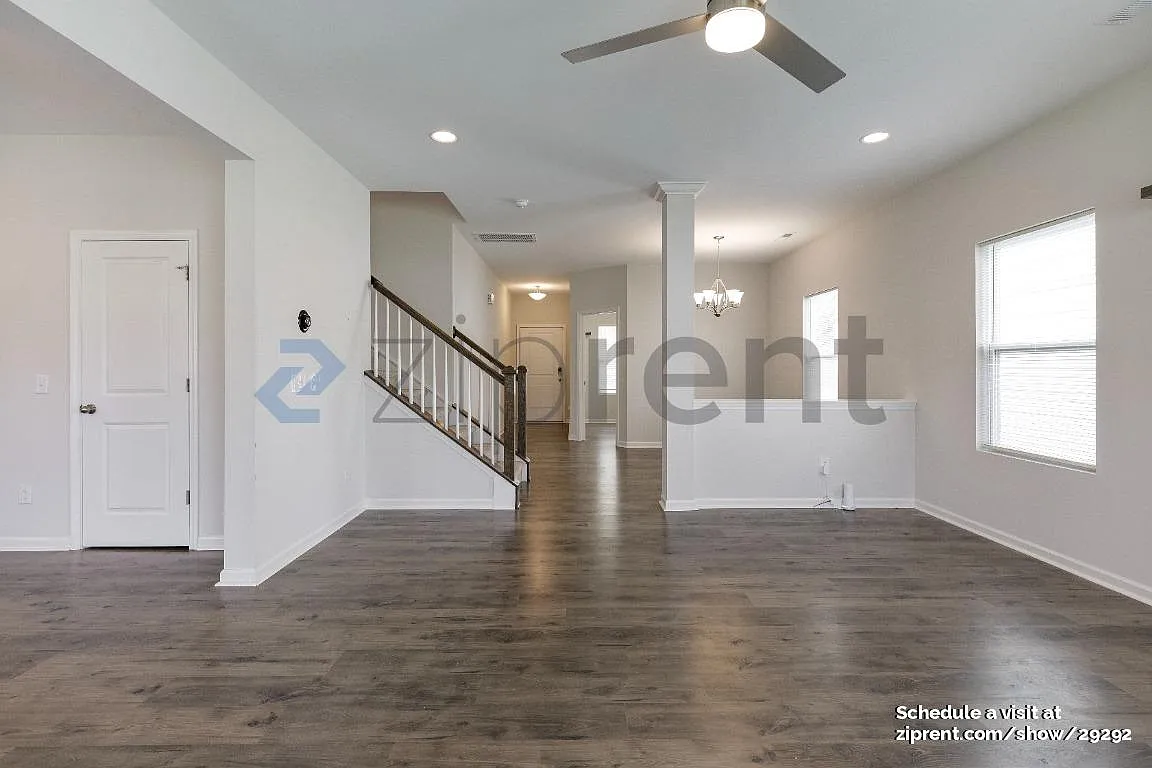 4 bed, 2.5 bath, 2430 sqft, $2,200 — Photo 2