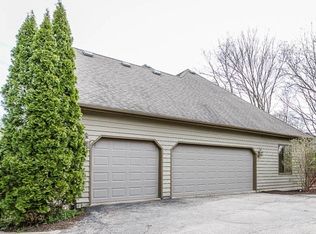 1014 Thoroughbred Cir, St Charles, IL 60174