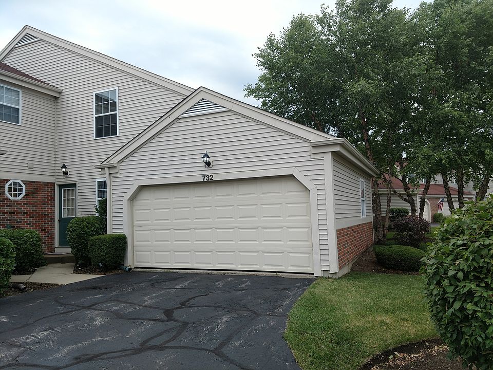 1st image of 732 Village Cir