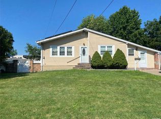 104 Chapel Hill Dr, Brentwood, NY 11717