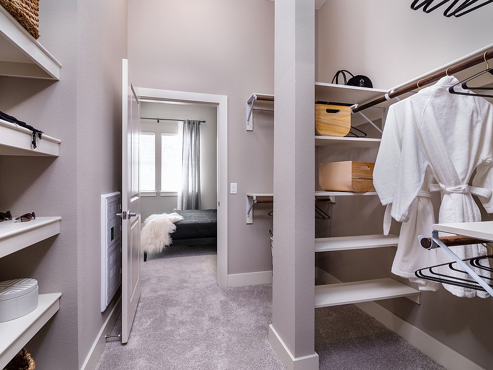 Walk-in closet