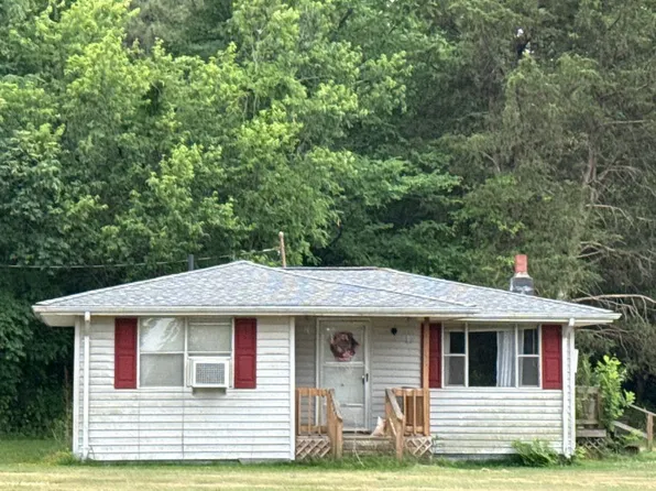 2392 W River Rd, Aylett, VA 23009