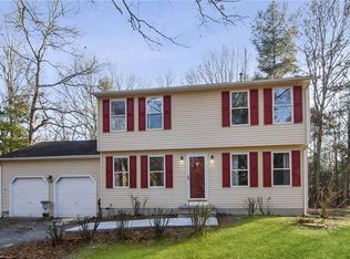 17 Chelsea Farm Dr, Richmond, RI 02898