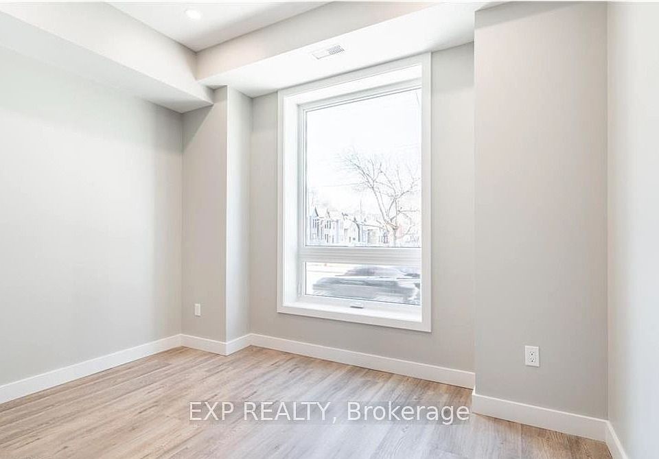 1st image of 104 Wellington St N #2