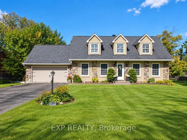 1221 Fairway Dr, Ottawa, ON K4M 1B3