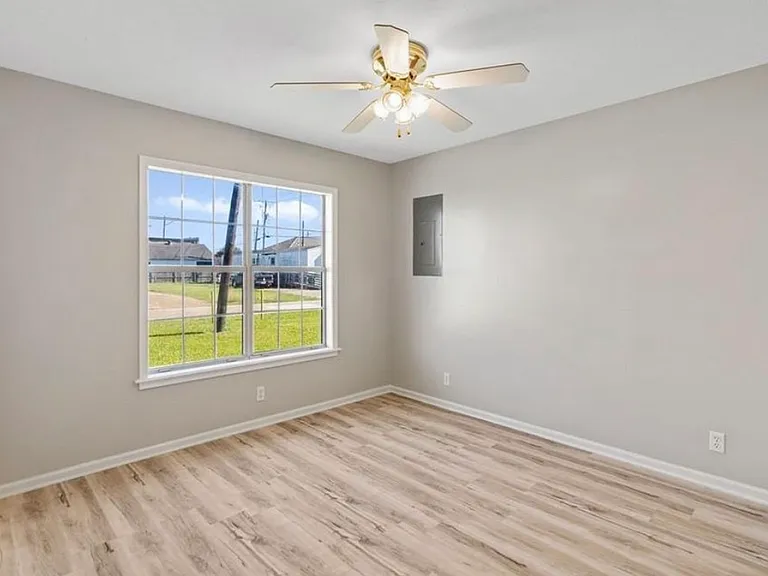 207 N Johnson St — Photo 5