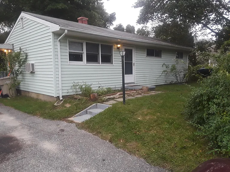 132 Huntley Ave — Photo 2