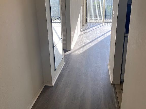 800 Cove Cay- foyer_02032022