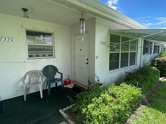 3rd image of 7352 W Oakridge Cir #35-B