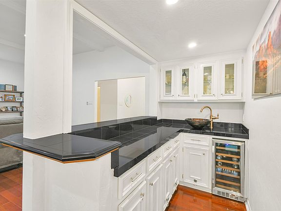 3rd image of 2810 Woodland Ridge Dr
