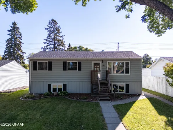 1403 S 19th St, Grand Forks, ND 58201