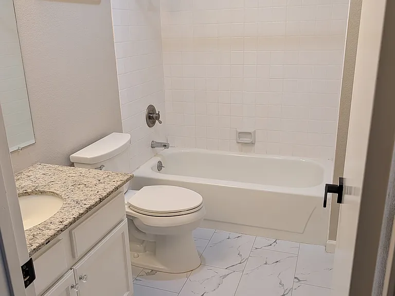 137 Union Ave #E — Photo 3