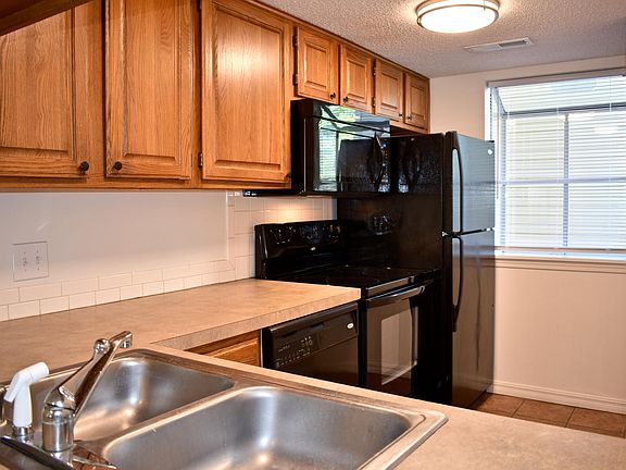 3rd image of 1519 N Leverett Ave