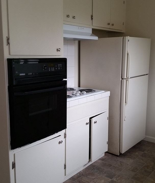 1st image of 21812 Thelma St APT 08