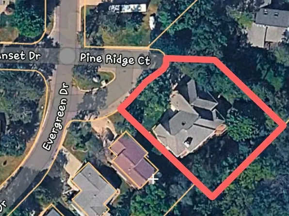 550 Pine Ridge Ct, New Richmond, WI 54017