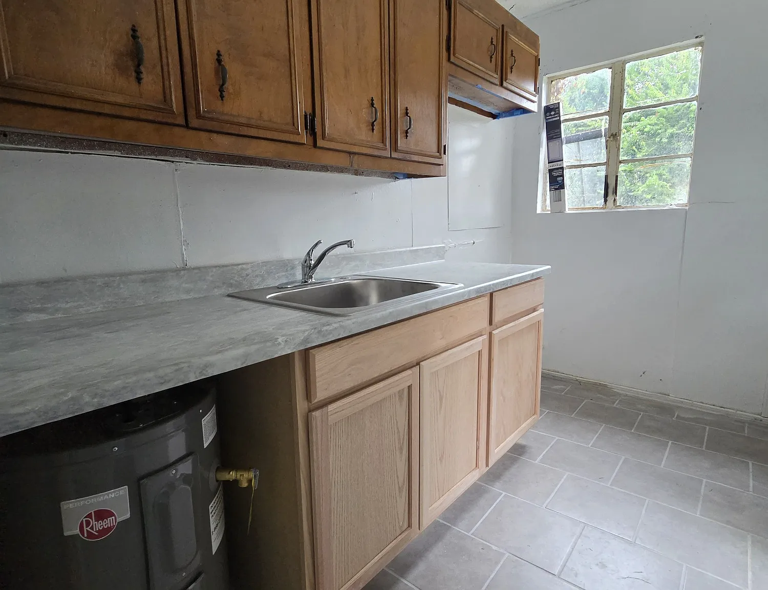 1669 Douglas Street - 1 — Photo 3