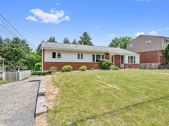 3rd image of 212 Richard Dr