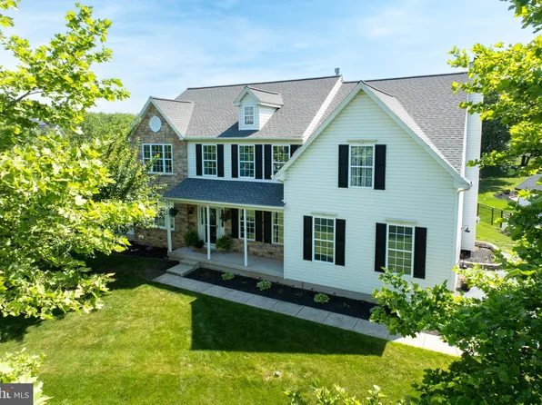 16 Bradford Dr, Schwenksville, PA 19473