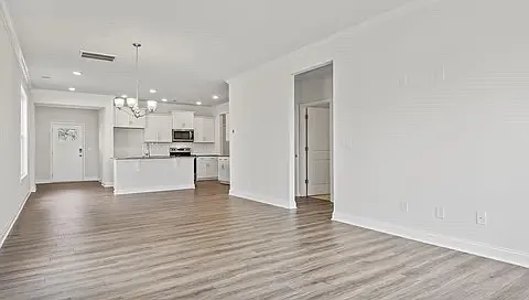 4 bed, 2439 sqft, $2,750 — Photo 4