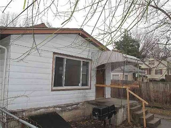 3rd image of 2605 Everett Ave